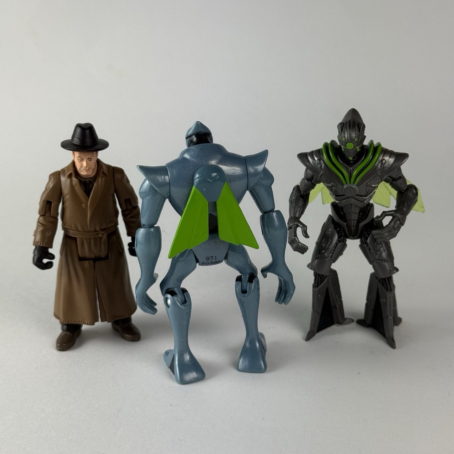 Ben 10 Alien Force/Alien Swarm Figure Lot Of 3: Victor Validus, Nanomech (x2)1