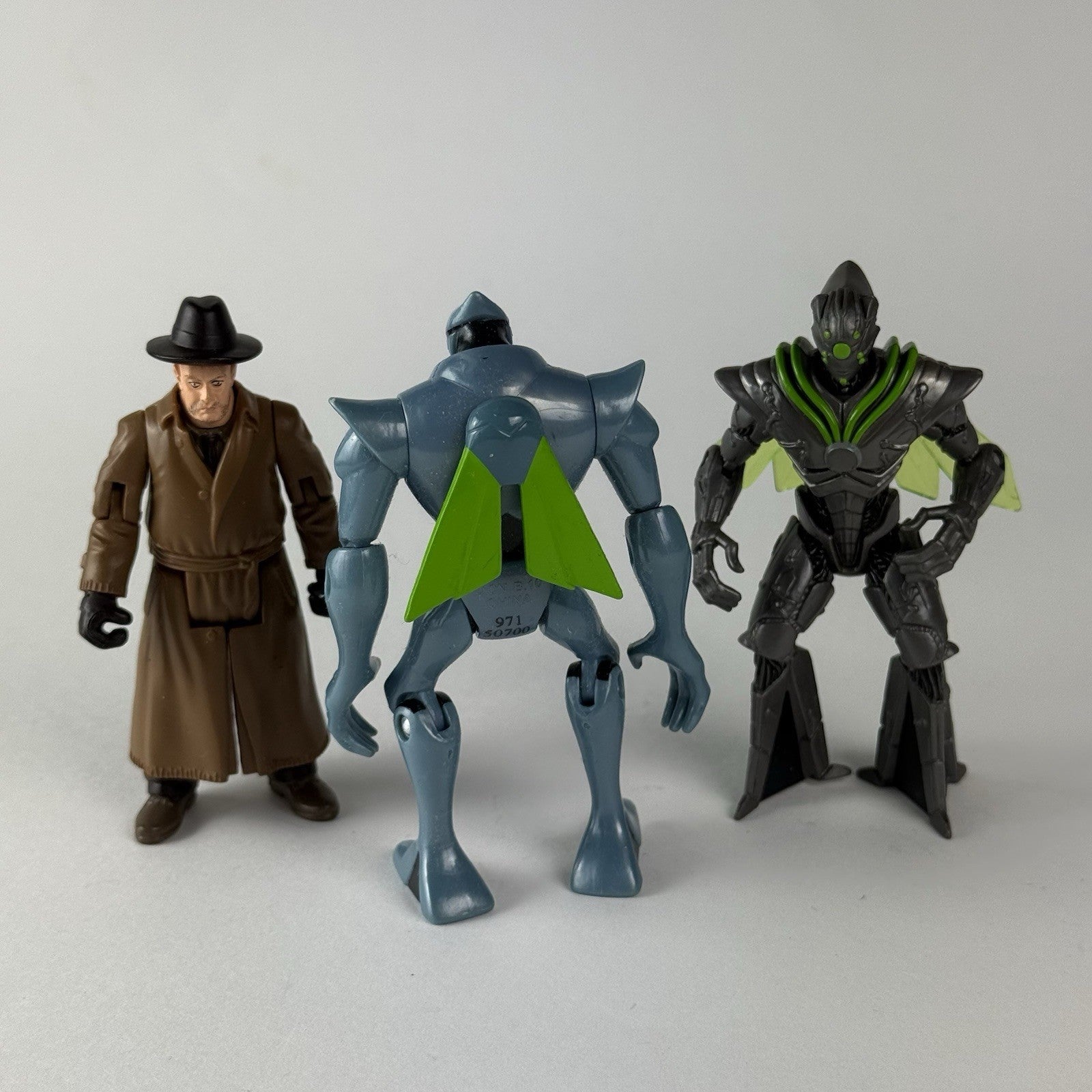 Ben 10 Alien Force/Alien Swarm Figure Lot Of 3: Victor Validus, Nanomech (x2)1