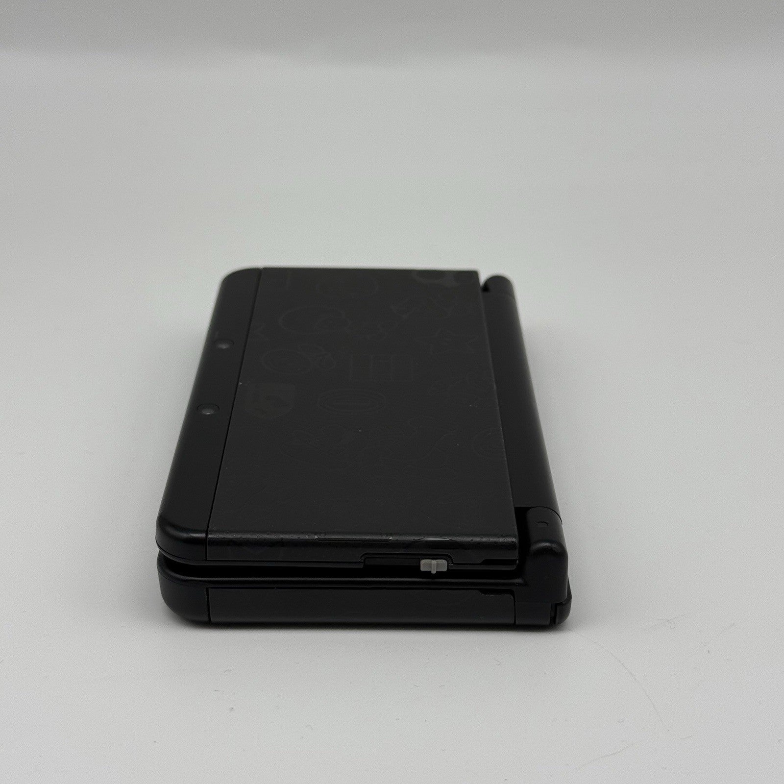 “new” Nintendo 3DS Super Mario Black Special Edition Console w/Charger - Tested18