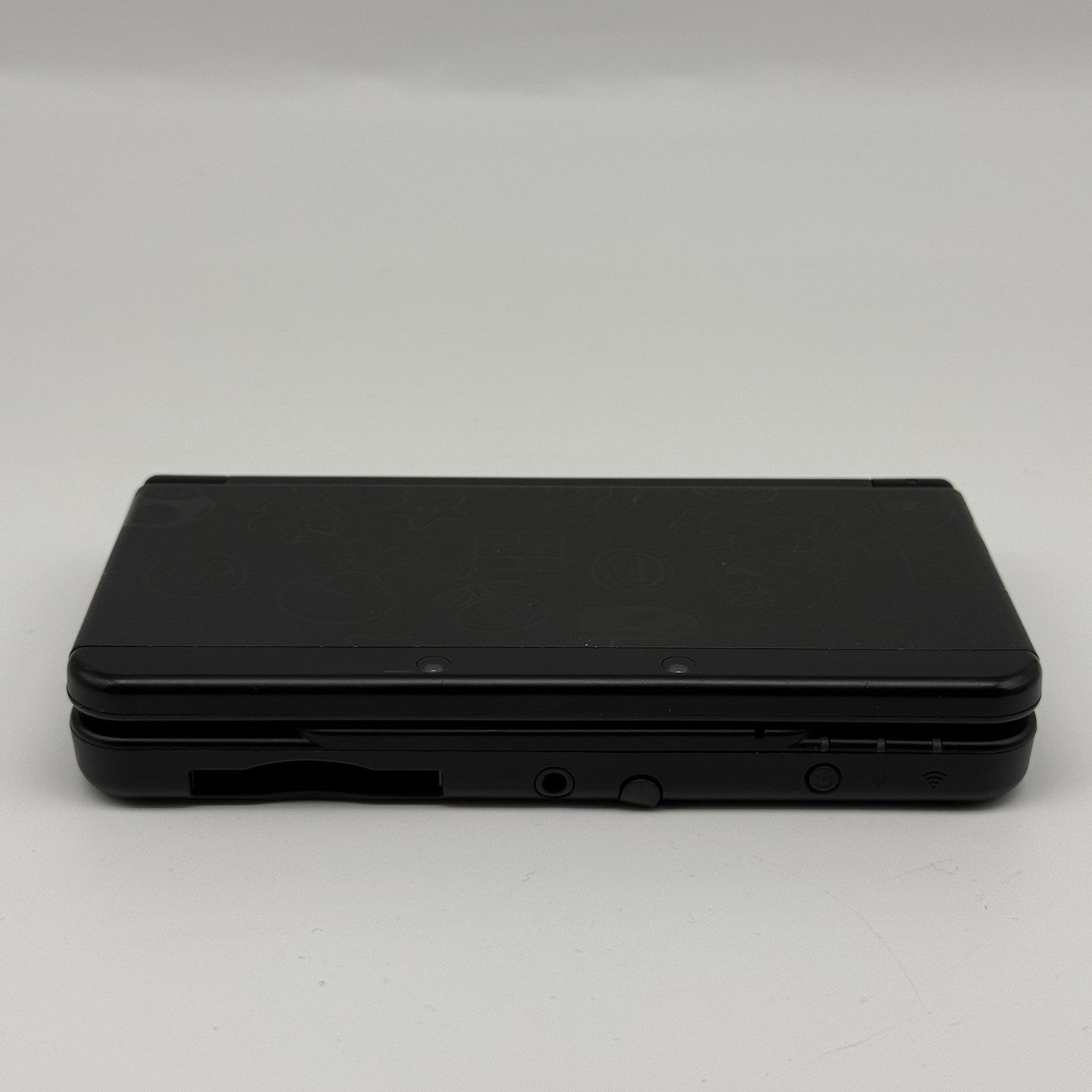 “new” Nintendo 3DS Super Mario Black Special Edition Console w/Charger - Tested12